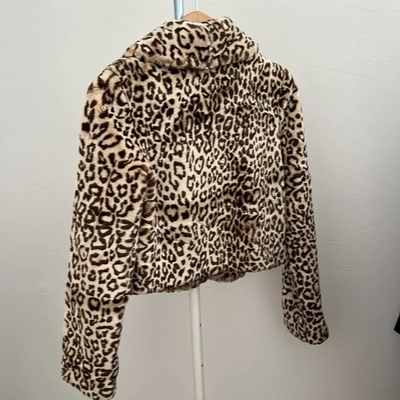 Leopard Faux fur Jacket by Velvet Size Petite - Picture 2 of 3